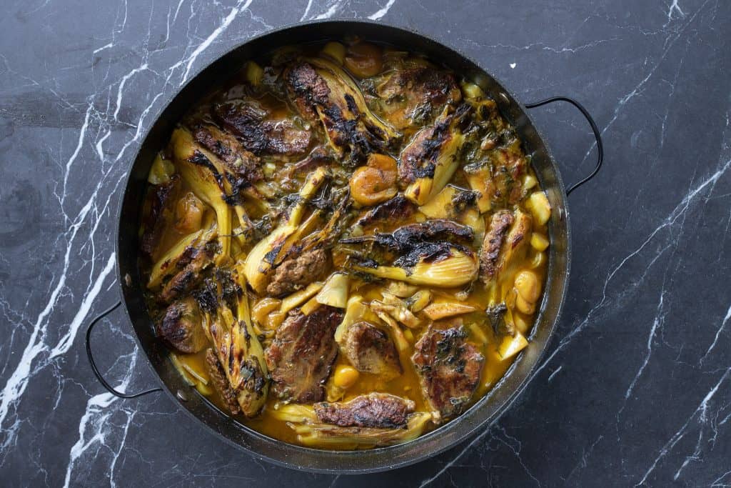 תמונה ראשית אתם פשוט עצלנים חלק 11 והפעם צלי כתף, שומר, כרפס ולימונים כבושים שמכינים בסיר אחד